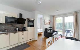 Modern Apartment With Tiny Garden Near City Center